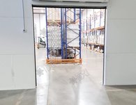 Быстроподъемная холодильная дверь с воздушной завесой